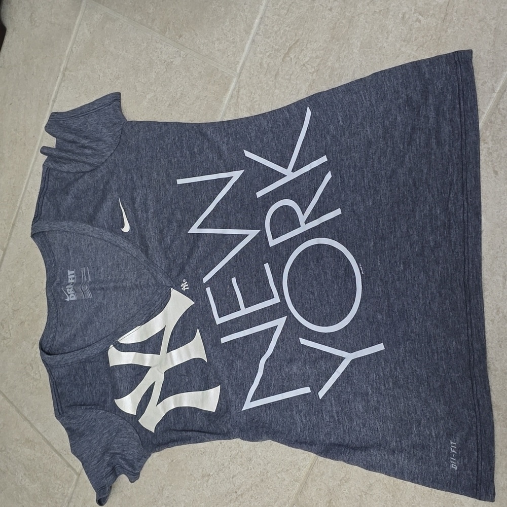 Nike Women's Gray New York Graphic Tee